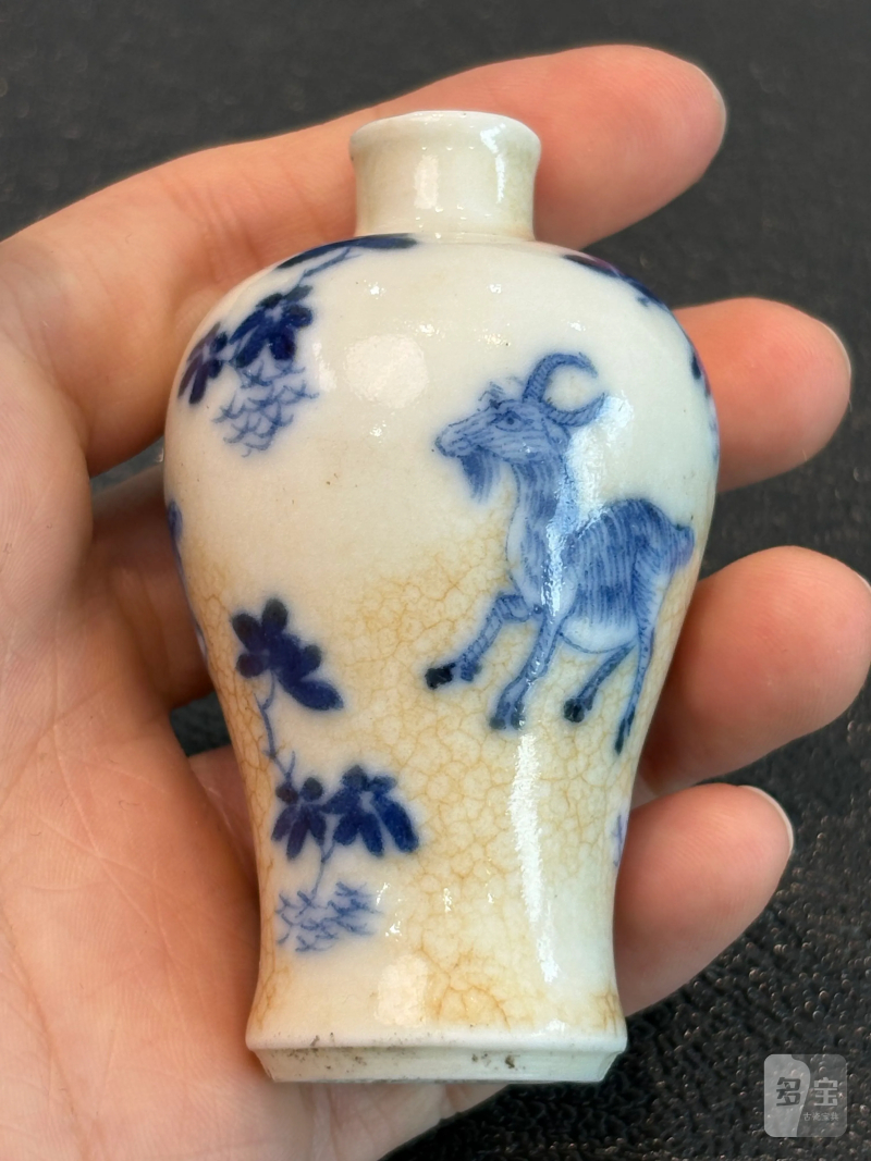 清 哥釉青花三阳开泰小梅瓶 - 图3
